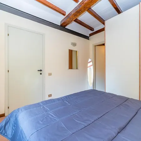 Historic Center Functional Appartement Parme