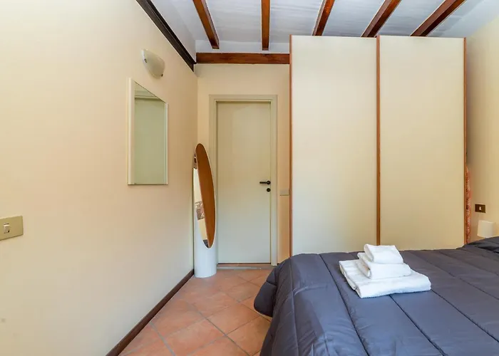 Historic Center Functional Apartament Parma